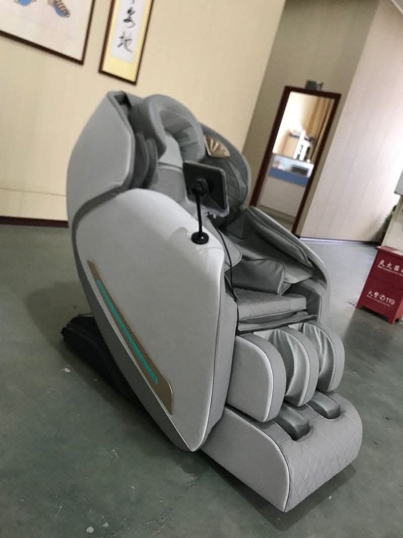 WhatsAppImage2024-03-23at11.40.44_2000x.jpg Hoyogen'S Force Multi-Function 4D Massage Chair - Image 1